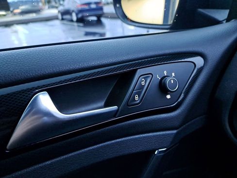 Used 2017 Volkswagen Golf SEL image 32