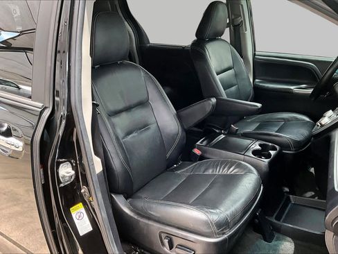 Used 2015 Toyota Sienna SE FWD image 9
