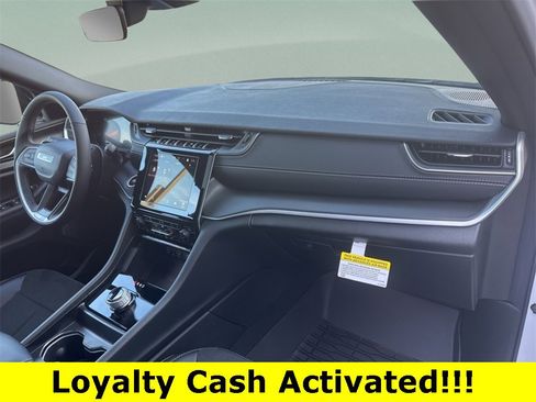 New 2025 Jeep Grand Cherokee Altitude image 35