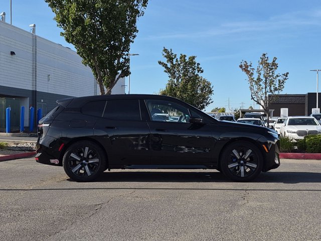 Used 2024 BMW iX xDrive50 w/ Sport Package AWD/4WD image 4