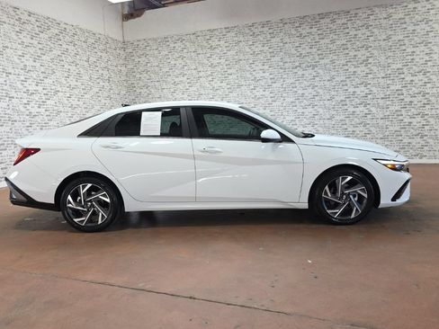 Used 2025 Hyundai Elantra SEL FWD image 6