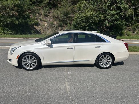 Used 2015 Cadillac XTS Luxury w/ Driver Awareness Package AWD/4WD image 3