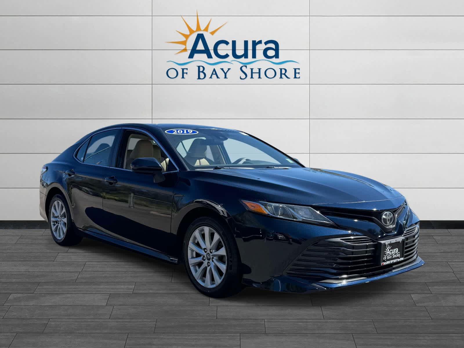 Used 2019 Toyota Camry LE FWD image 4