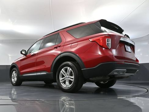 Used 2023 Ford Explorer XLT w/ Equipment Group 202A AWD/4WD image 54