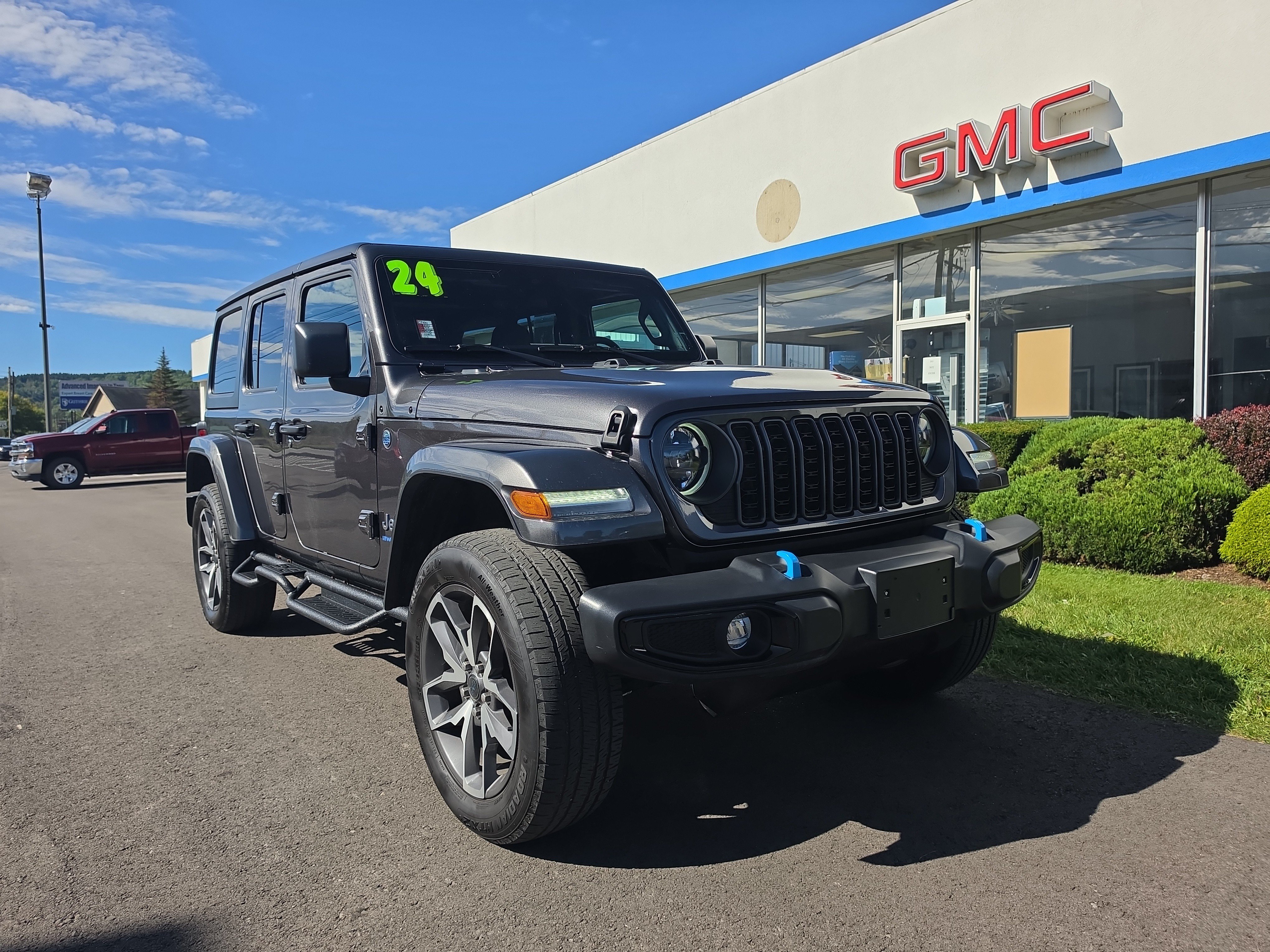 Used 2024 Jeep Wrangler Unlimited w/ Convenience Group AWD/4WD image 1
