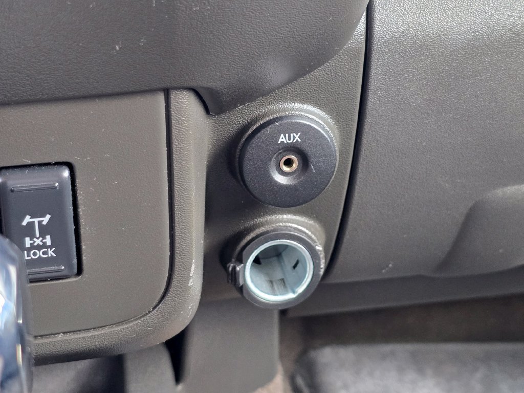 Used 2011 Nissan Frontier PRO-4X AWD/4WD image 20