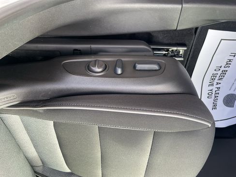 Used 2025 Chevrolet TrailBlazer LT w/ Convenience Package image 14