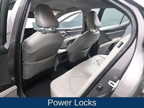 Used 2022 Toyota Camry SE w/ Convenience Package FWD image 16