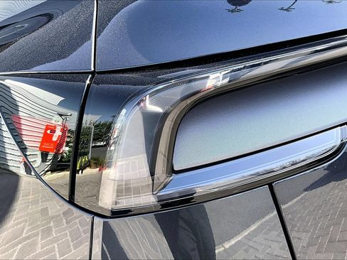 Used 2026 Tesla Model Y Long Range RWD image 28