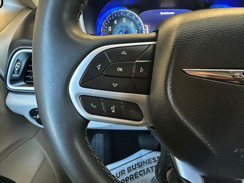 Certified 2023 Chrysler Pacifica Touring-L FWD image 3