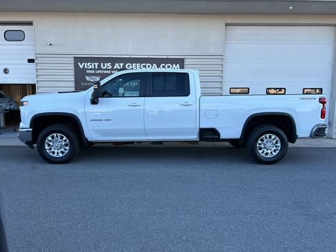 Used 2024 Chevrolet Silverado 3500 LT image 7