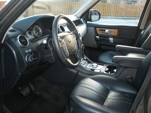 Used 2015 Land Rover LR4 HSE image 25