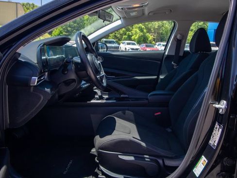 Used 2023 Hyundai Elantra SEL w/ Convenience Package FWD image 6