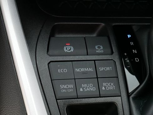 Certified 2025 Toyota RAV4 XLE AWD/4WD image 28