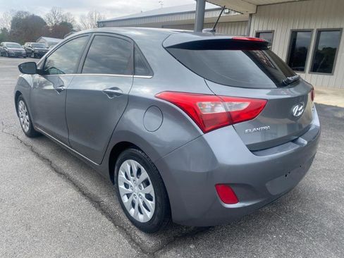 Used 2017 Hyundai Elantra GT image 3