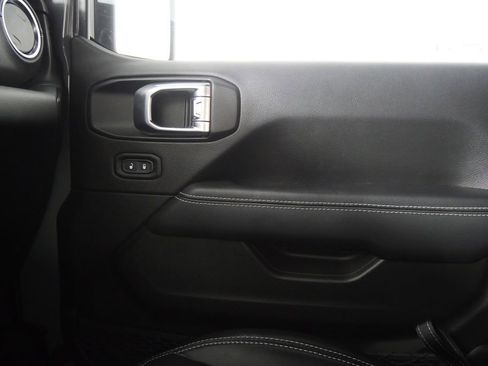 Used 2021 Jeep Wrangler Unlimited Sahara image 27
