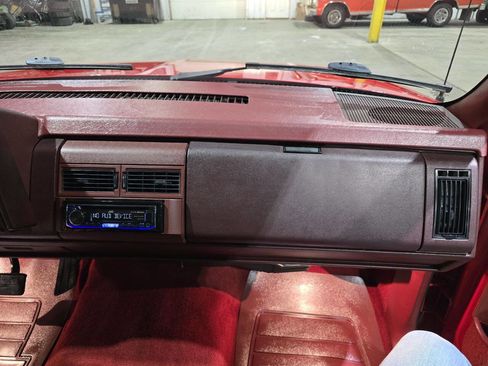 Used 1992 Chevrolet Silverado 1500 2WD Regular Cab image 34