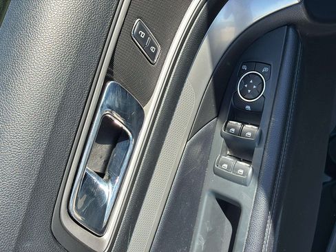 Used 2017 Ford Explorer XLT w/ Equipment Group 202A FWD image 28