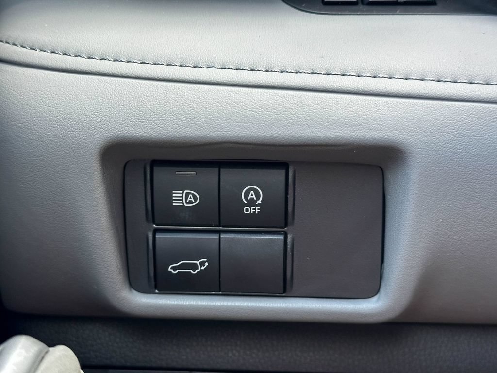 Certified 2025 Toyota Highlander XLE FWD image 40