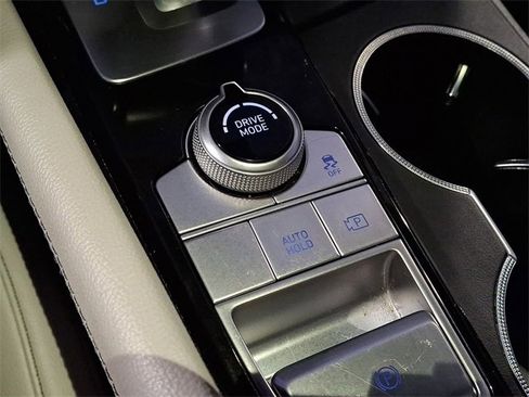 Used 2023 Genesis G70 2.0T image 30