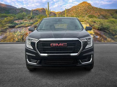 Used 2024 GMC Terrain SLE image 5