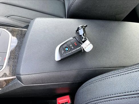 Used 2021 BMW 330i Sedan w/ M Sport Package image 15