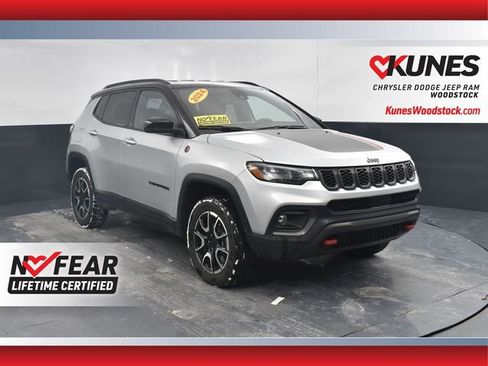 Used 2024 Jeep Compass Trailhawk image 1