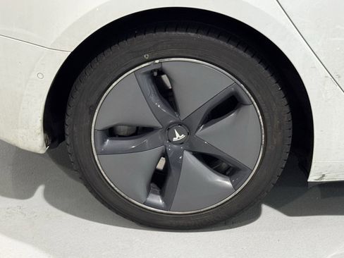 Used 2020 Tesla Model 3 Standard Range Plus image 19