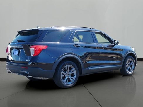 Certified 2022 Ford Explorer XLT w/ Equipment Group 202A AWD/4WD image 3