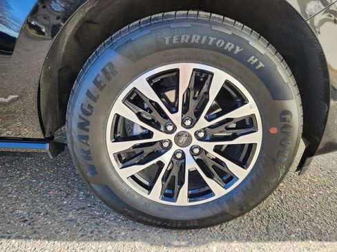 Certified 2025 Ford Expedition Platinum image 21