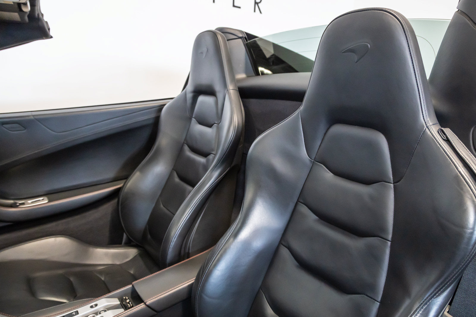 Used 2013 McLaren MP4-12C Spider RWD image 33