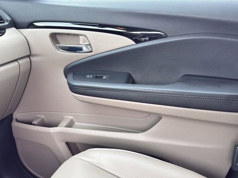 Used 2021 Honda Pilot Touring image 23