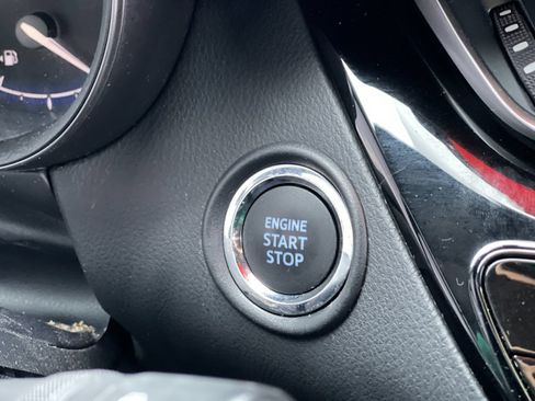 Used 2022 Toyota C-HR XLE FWD image 24