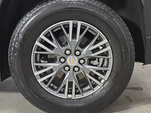Used 2024 Chevrolet Traverse LT w/ Trailering Package FWD image 13