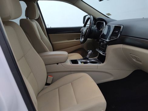 Used 2022 Jeep Grand Cherokee Laredo E image 21