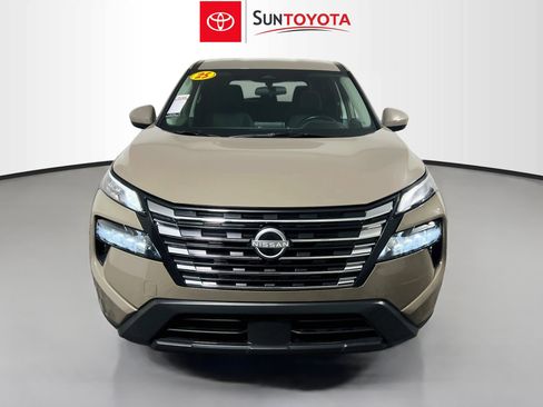 Used 2025 Nissan Rogue SV FWD image 10