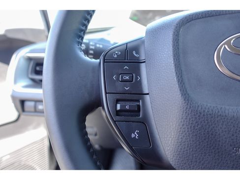 Certified 2025 Toyota Prius LE FWD image 13