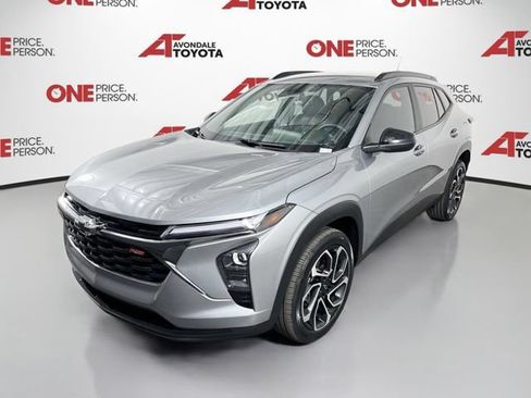 Used 2025 Chevrolet Trax RS w/ Driver Confidence Package FWD image 3