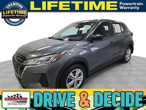 Used 2022 Nissan Kicks S FWD image 1