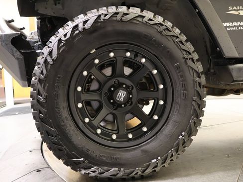 Used 2013 Jeep Wrangler Unlimited Sahara w/ Connectivity Group AWD/4WD image 9