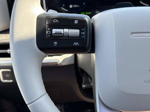 Certified 2025 Hyundai Santa Fe Limited AWD/4WD image 10