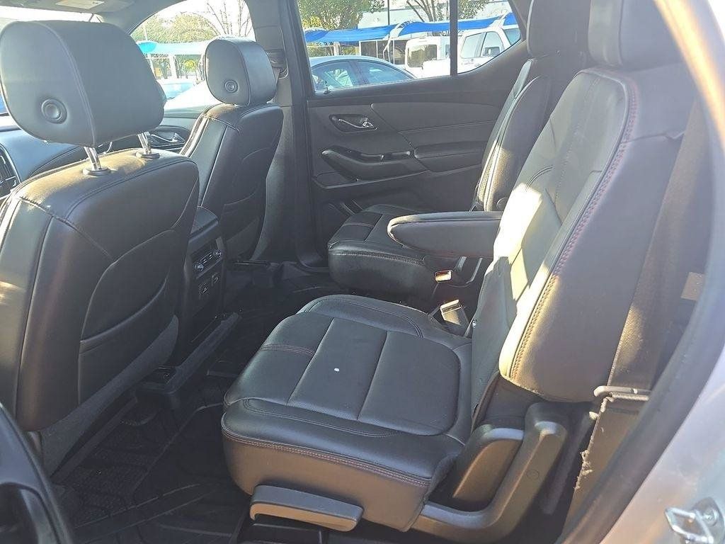 Used 2022 Chevrolet Traverse RS FWD image 16