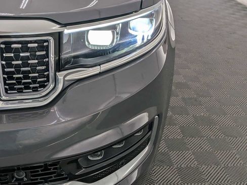 Used 2024 Jeep Grand Wagoneer Series III image 10