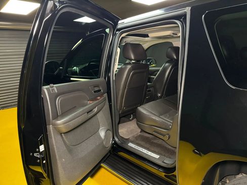 Used 2010 GMC Yukon XL Denali image 36