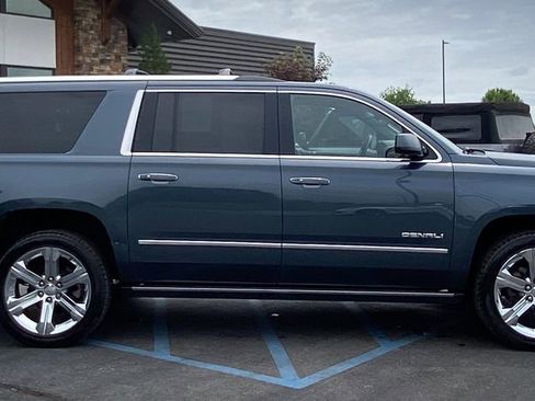 Used 2019 GMC Yukon XL Denali w/ Denali Ultimate Package AWD/4WD image 9