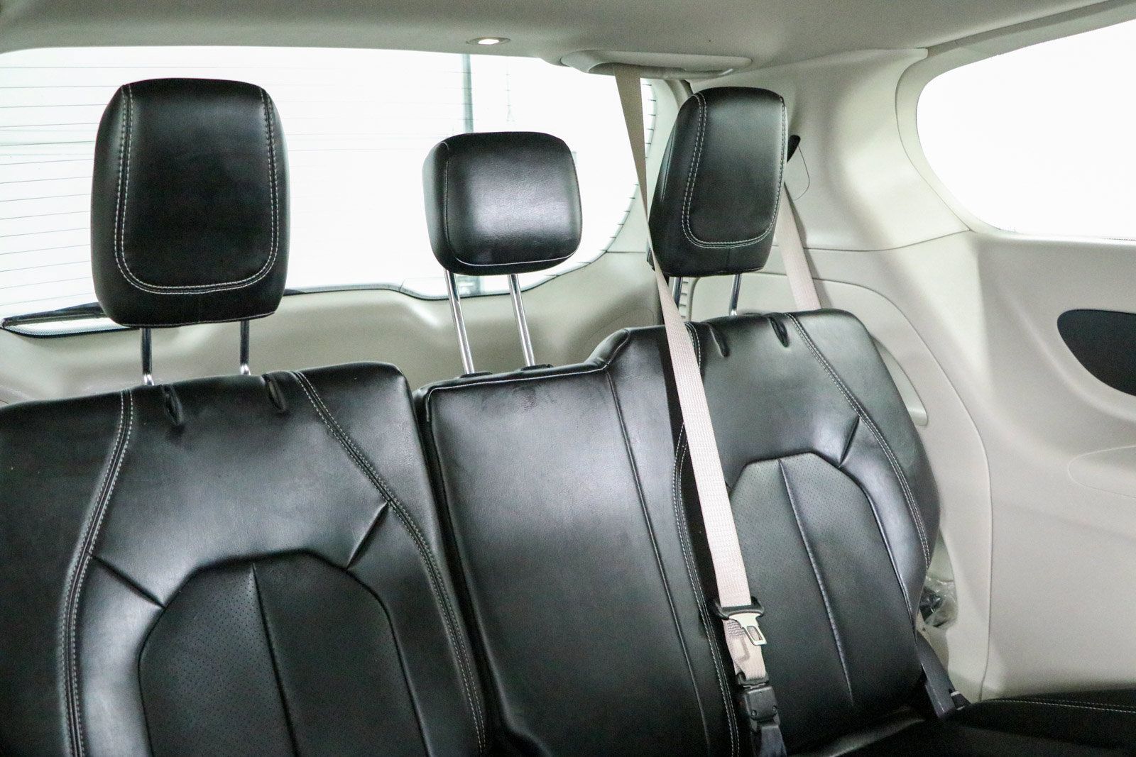 Used 2024 Chrysler Pacifica Touring-L FWD image 29