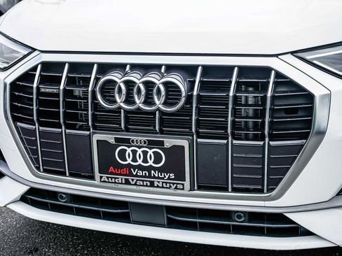 Used 2025 Audi Q3 2.0T Premium w/ Convenience Package image 8