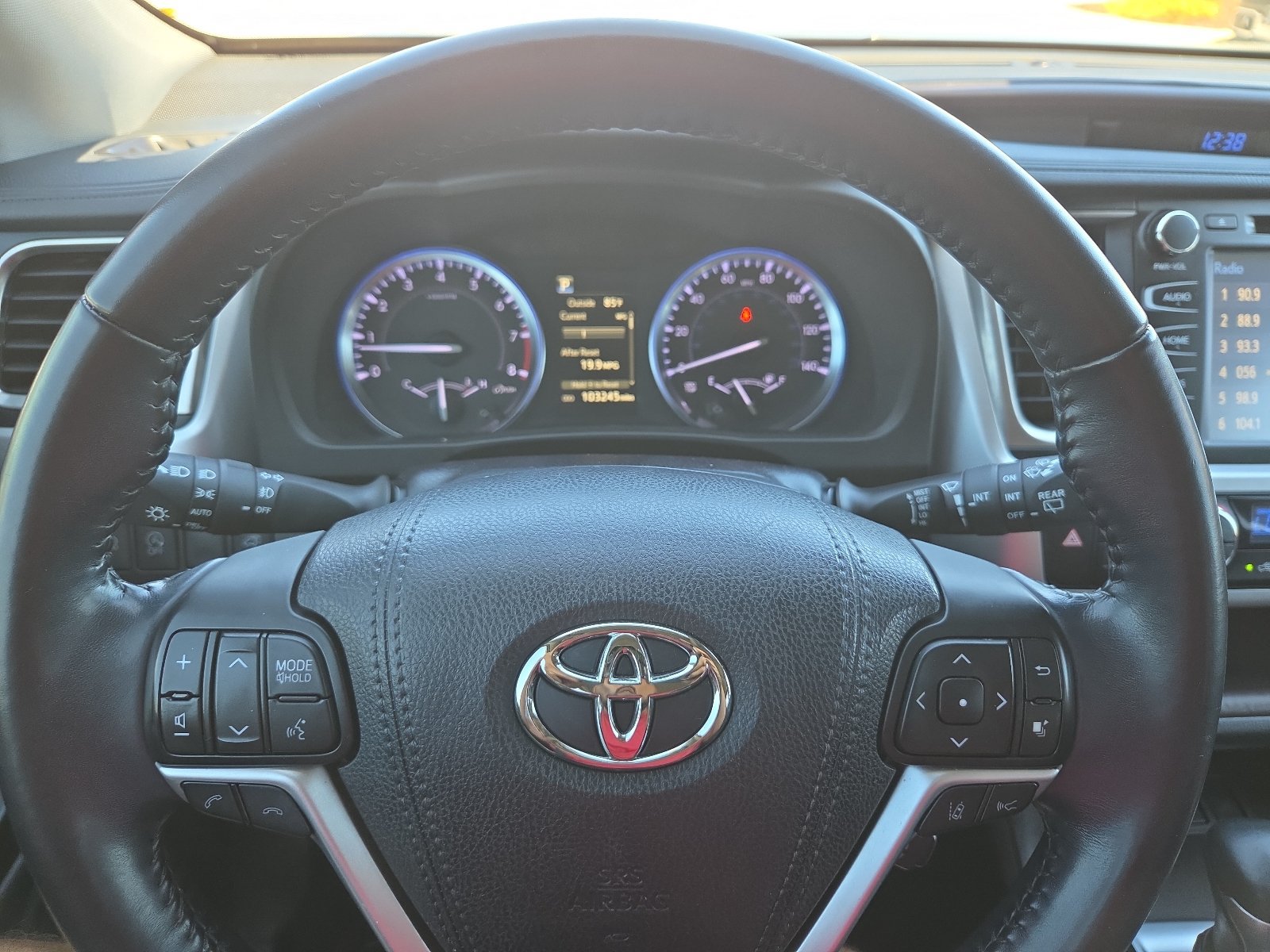 Used 2018 Toyota Highlander XLE FWD image 24
