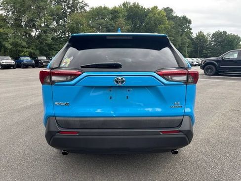 Used 2019 Toyota RAV4 LE w/ Carpet Mat Package AWD/4WD image 4