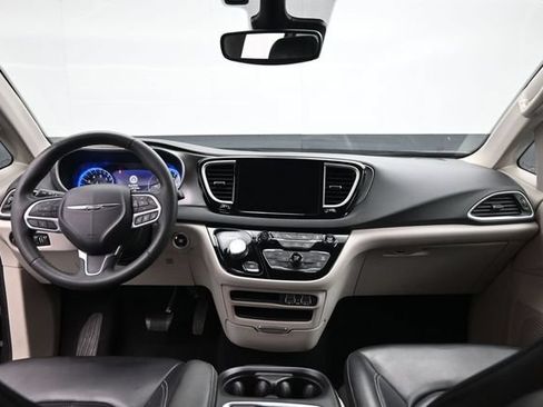 Used 2023 Chrysler Pacifica Touring-L FWD image 26
